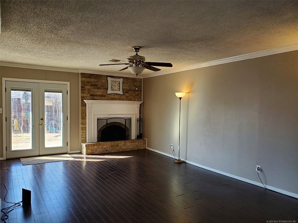 2nd image of 605 Rosewood Ct
