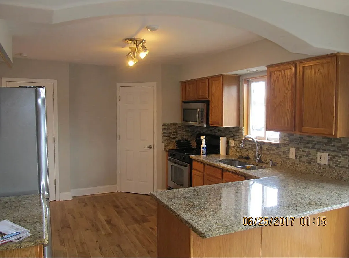 3 bed, 1326 sqft, $2,600 — Photo 4