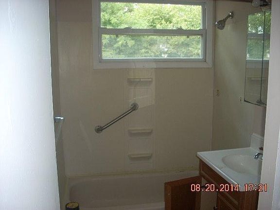 5th image of 422 N Church St