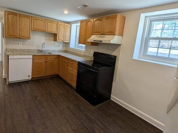 157 Central St APT 1, Foxboro, MA 02035