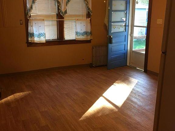 5th image of 251 Watkins St