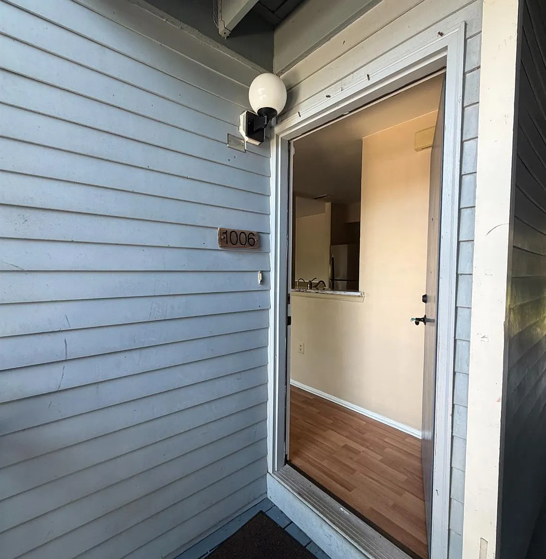 2 bed, 2.0 bath, $2,350 — Photo 2