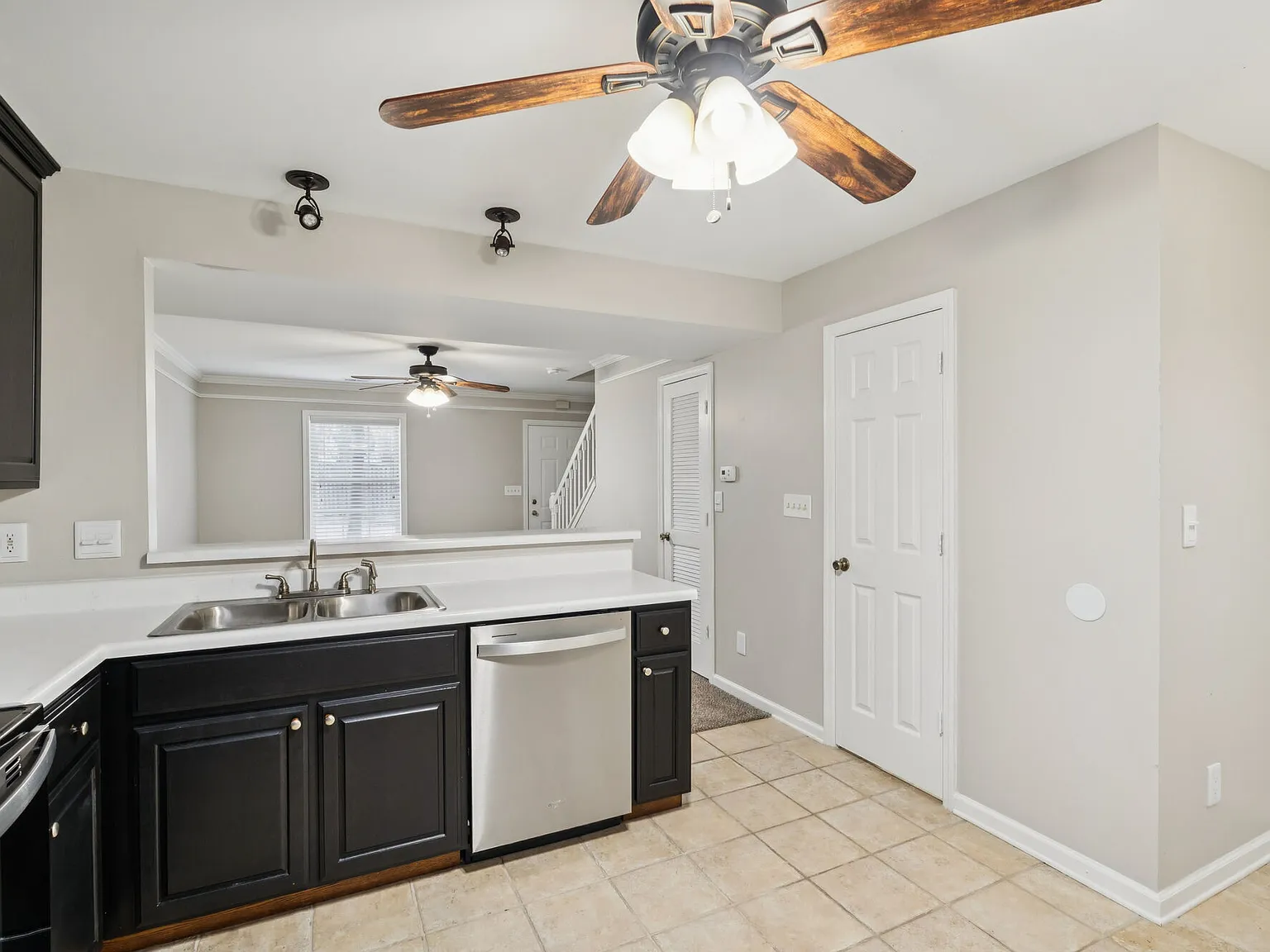 Davenport Condominiums — Photo 1