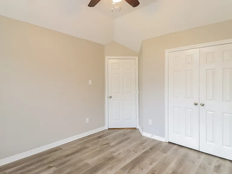 703 Biscayne Dr — Photo 14