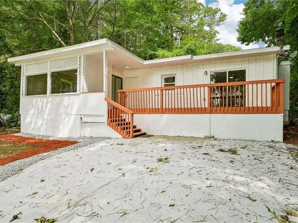 967 Lake Dr, Snellville, GA 30039