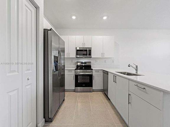 2nd image of 1517 SE 27th Rd