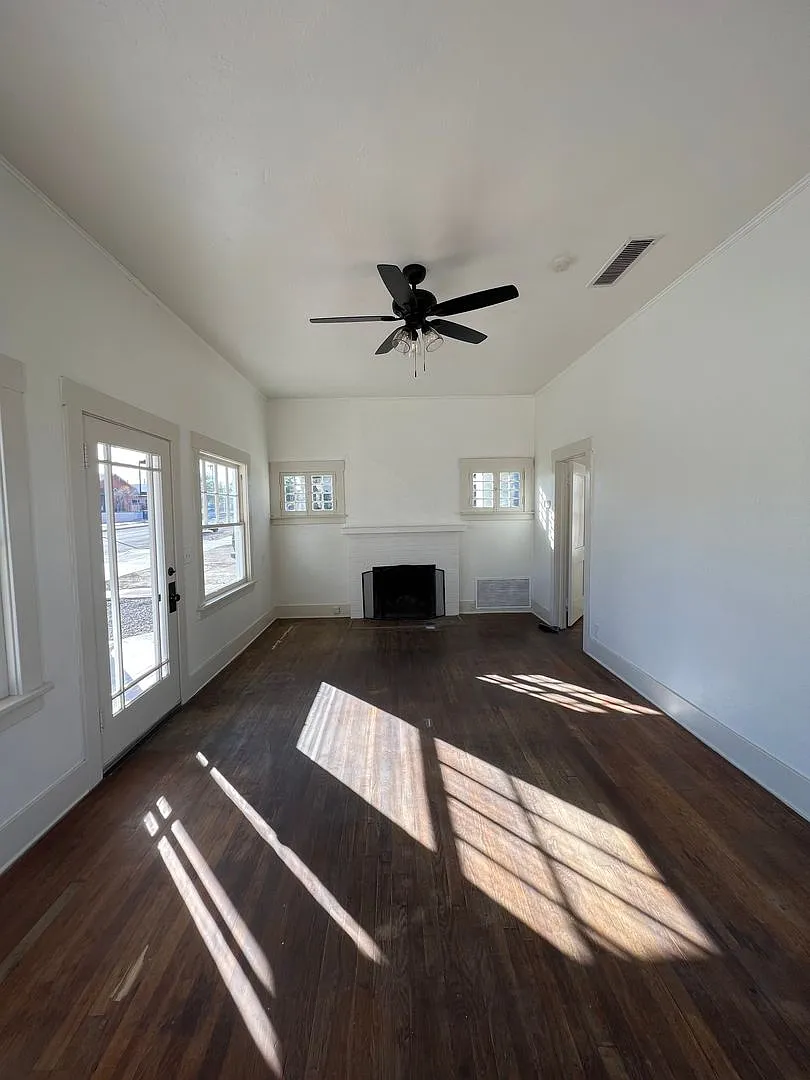 2 Bed 1 Bath House — Photo 2