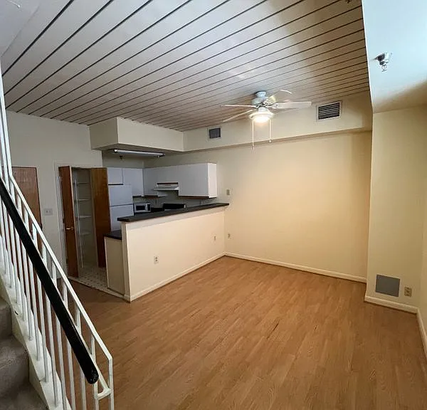 907 Caroline St #9 — Photo 11