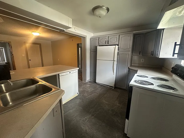 727 Washington St — Photo 18