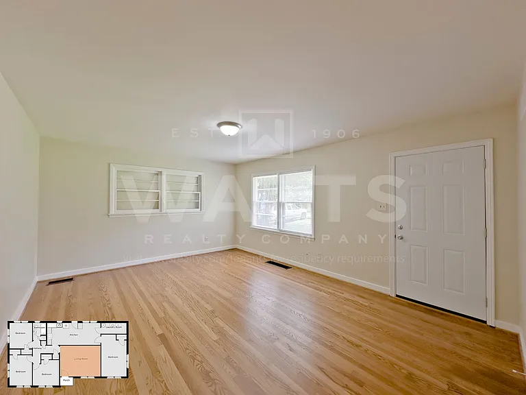 1129 Dogwood Ln — Photo 5