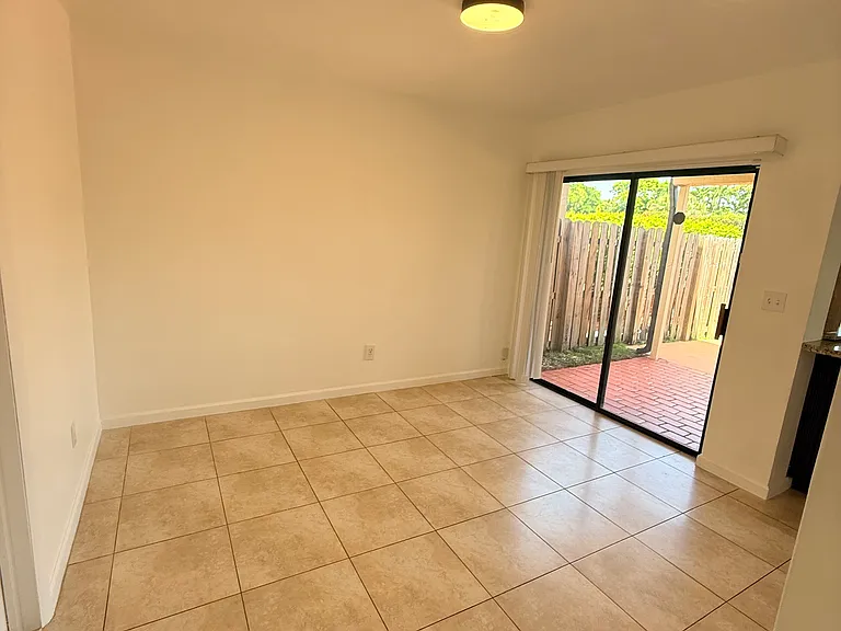 9645 SW 148th Pl — Photo 5