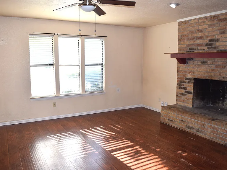 1806 Family Cir — Photo 3