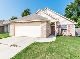 621 Whitefield Ln, Bossier City, LA 71112