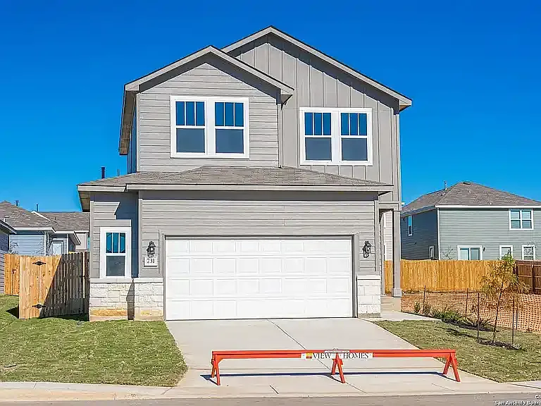 731 Bellamy Dr — Photo 2
