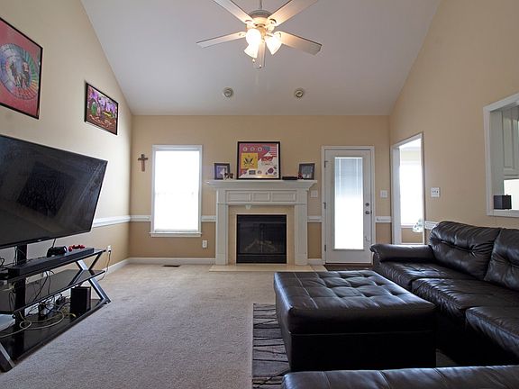 2nd image of 200 Towbridge Ln