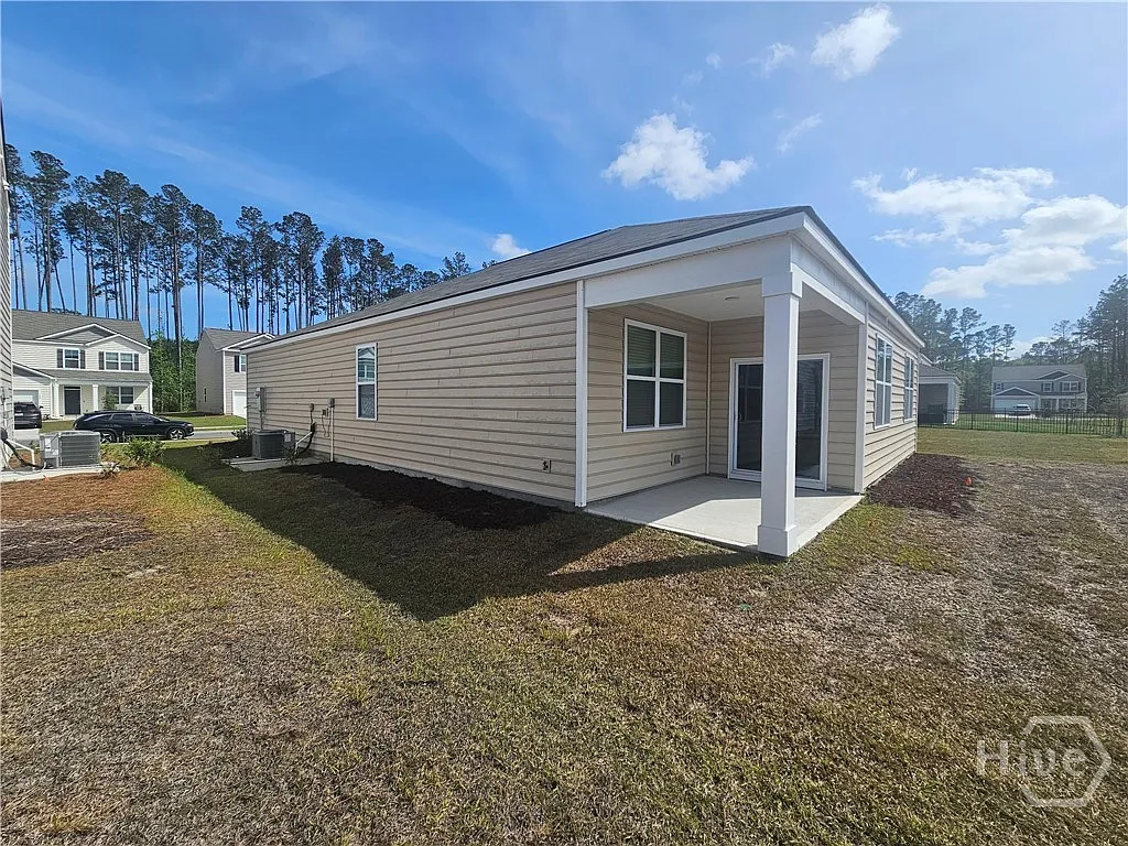 3 bed, 2.0 bath, 1618 sqft, $2,300 — Photo 2