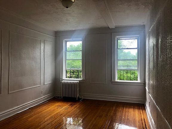 5th image of 148 Chancellor Ave APT C2