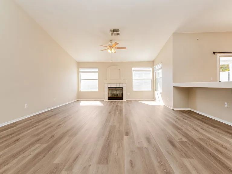 607 Park Landing Ct — Photo 3
