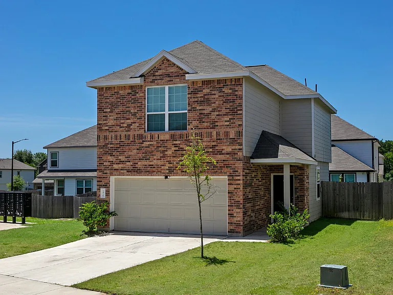 1415 Desire Ln — Photo 2