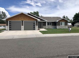 915 Timber Dr, Lander, WY 82520