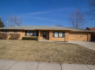 937 13th St, West Des Moines, IA 50265