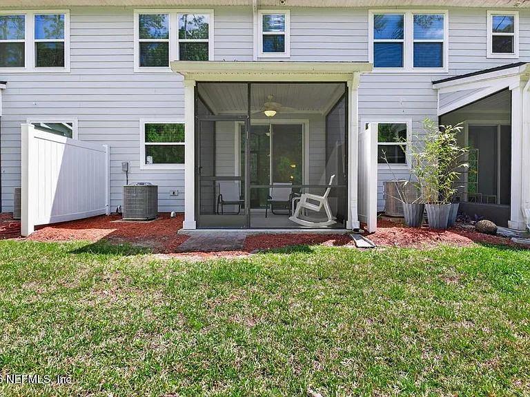 381 Richmond Dr — Photo 34
