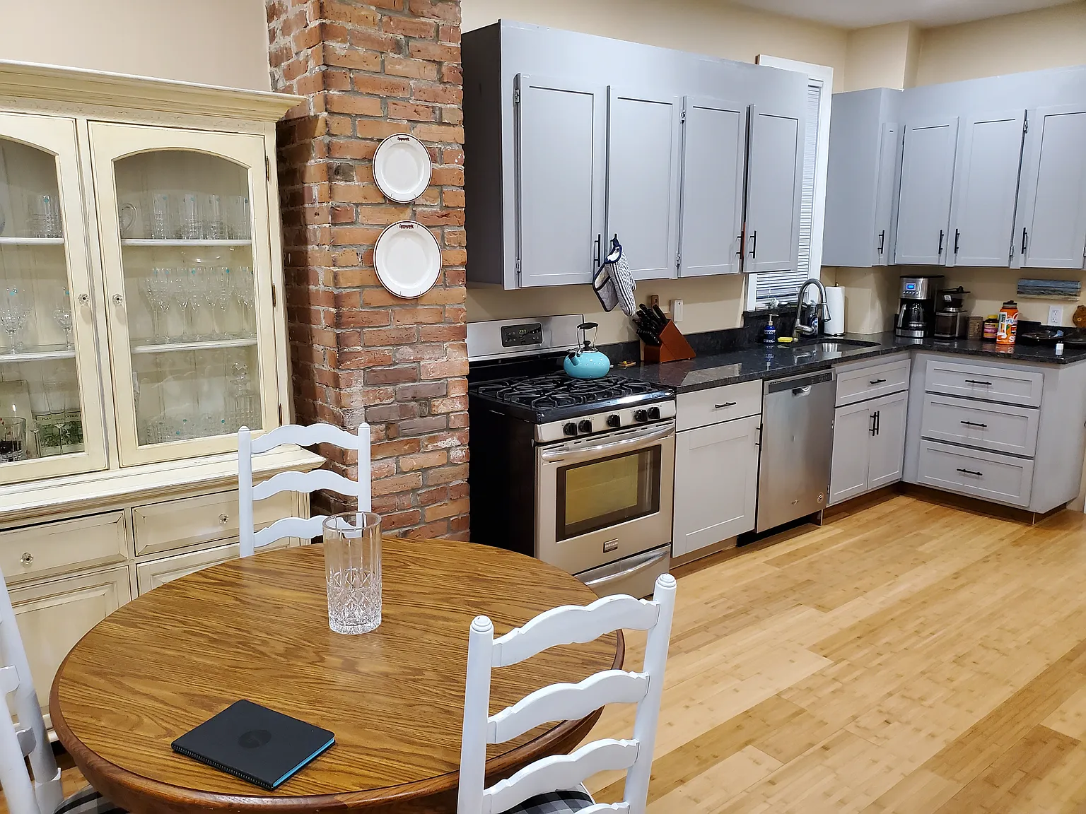 2 bed, 971 sqft, $2,800 — Photo 2