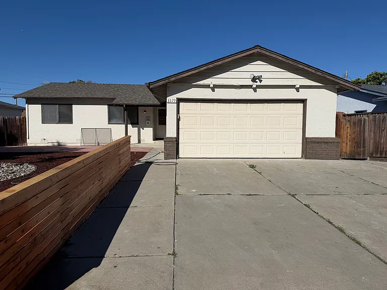 3579 Haig St — Photo 1