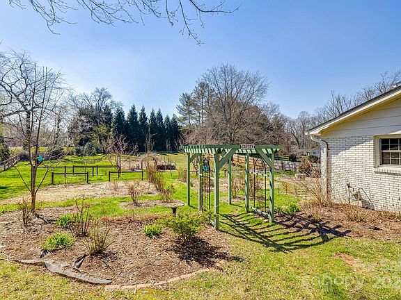 4th image of 1281 Glenheath Dr