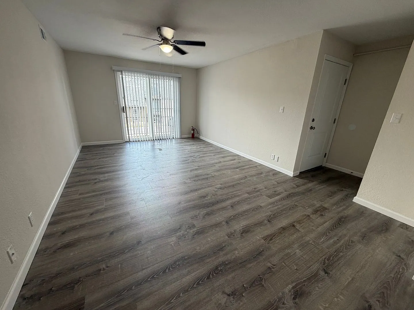 One bedroom, one bathroom — Photo 4