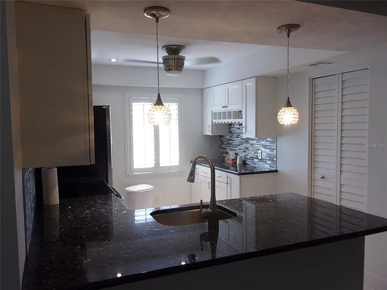 132 E Cypress Ct — Photo 4