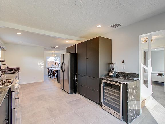 5th image of 9614 Springmont Dr