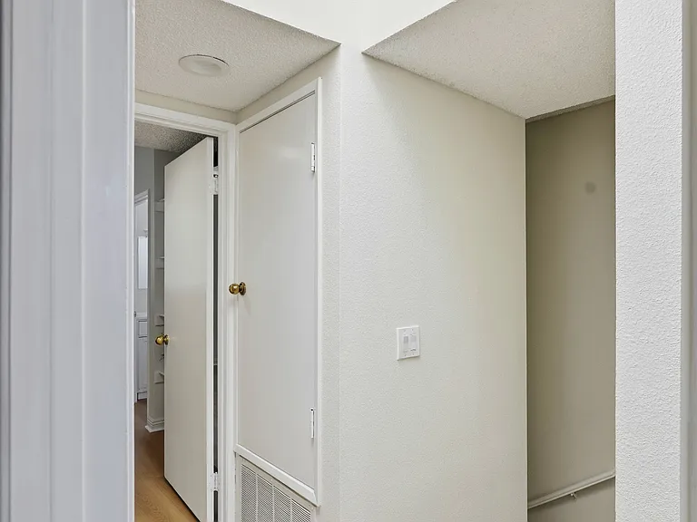 13901 Olive View Ln — Photo 16