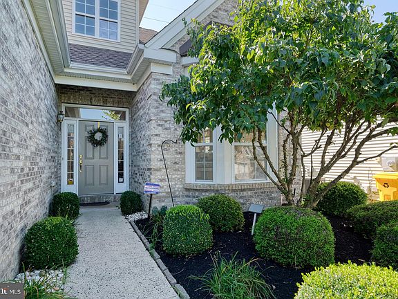 3rd image of 55 Jumping Brook Dr