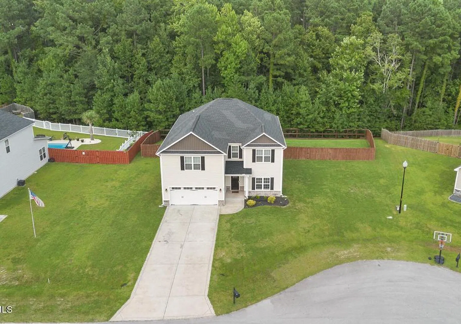 5 Bedroom Home in Jacksonville! — Photo 3