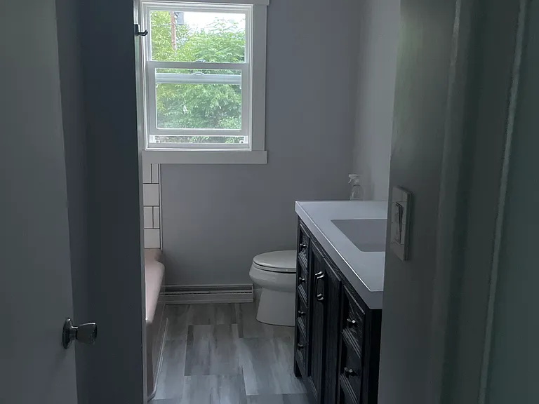 Main level full bath