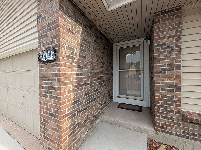 2128 Beacham Dr — Photo 2