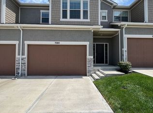 7381 Griffey St, Parkville, MO 64152