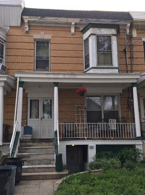 2nd image of 960 E 32nd St