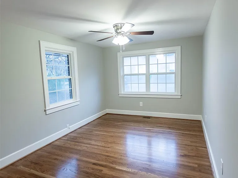 126 Vanderbilt Cir — Photo 12