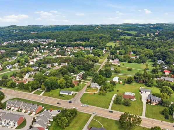 7402 Pelleaux Rd, Knoxville, TN 37938