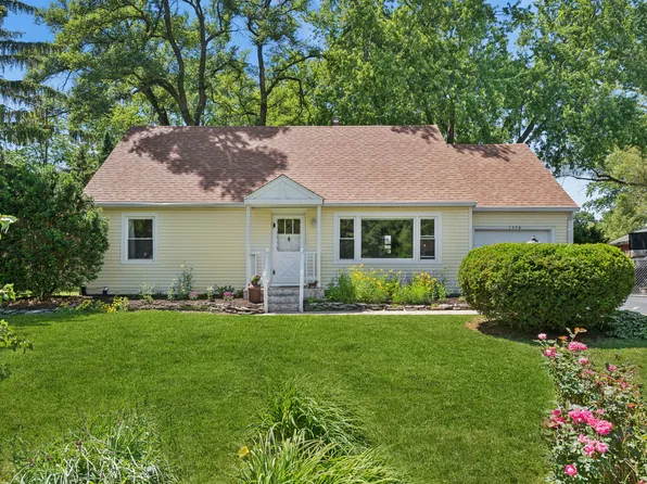 1330 S Wayside Dr, Villa Park, IL 60181