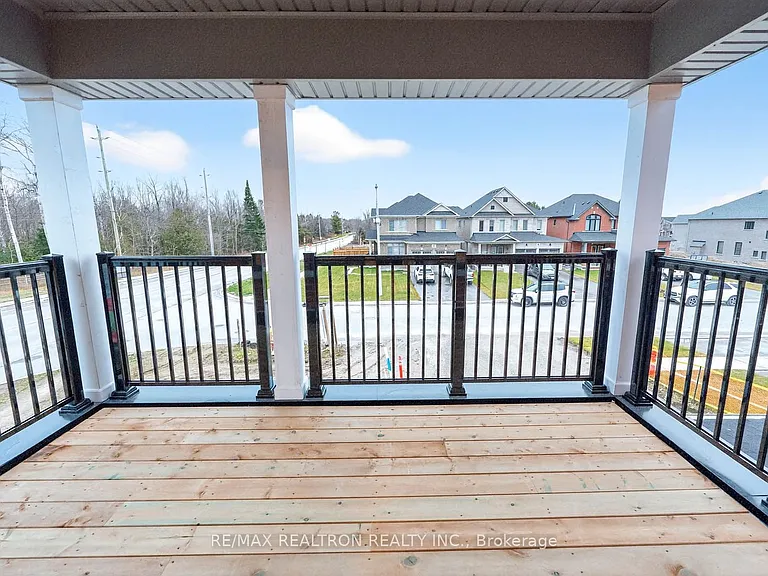 1 Wakefield Blvd — Photo 32