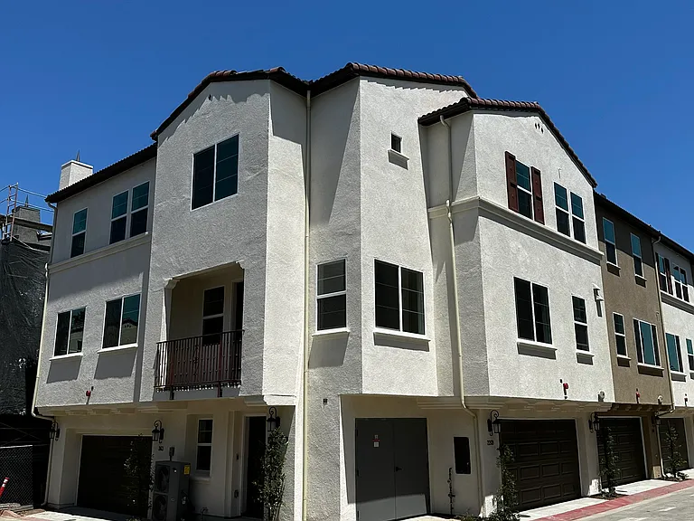 2209 N Cordon Gln — Photo 1