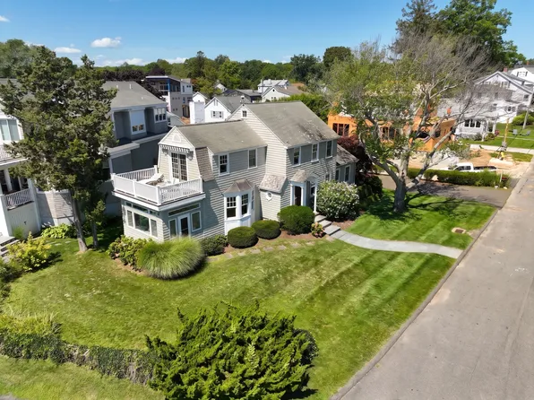 17 Seaview Ave, Branford, CT 06405