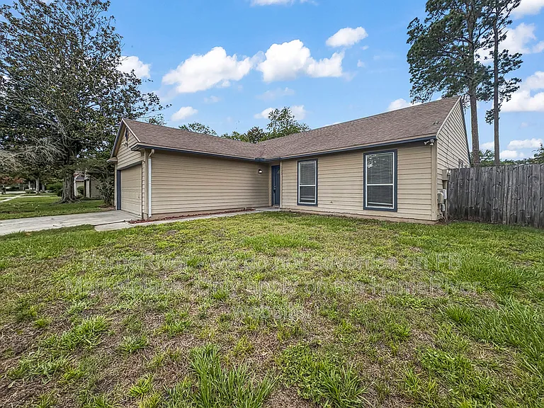 3859 English Colony Dr N — Photo 17