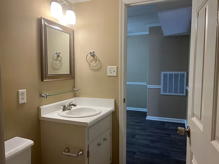 137 N Springs Ct — Photo 6