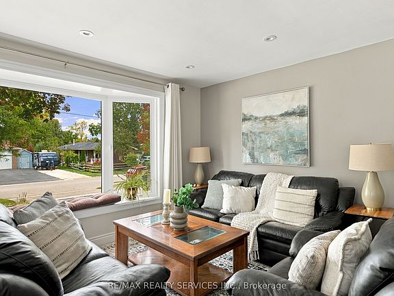 5th image of 37 Maple Ave W