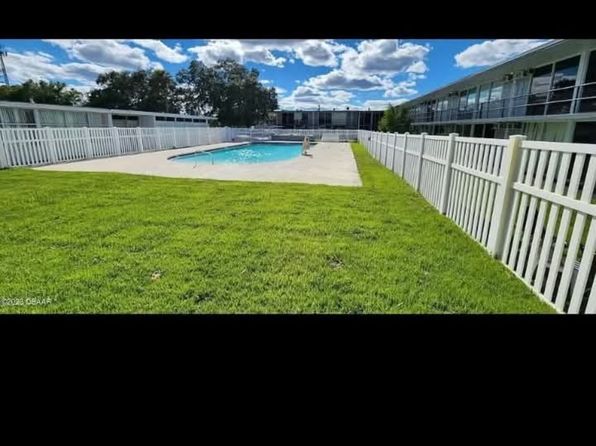 1202 Ridgewood Ave