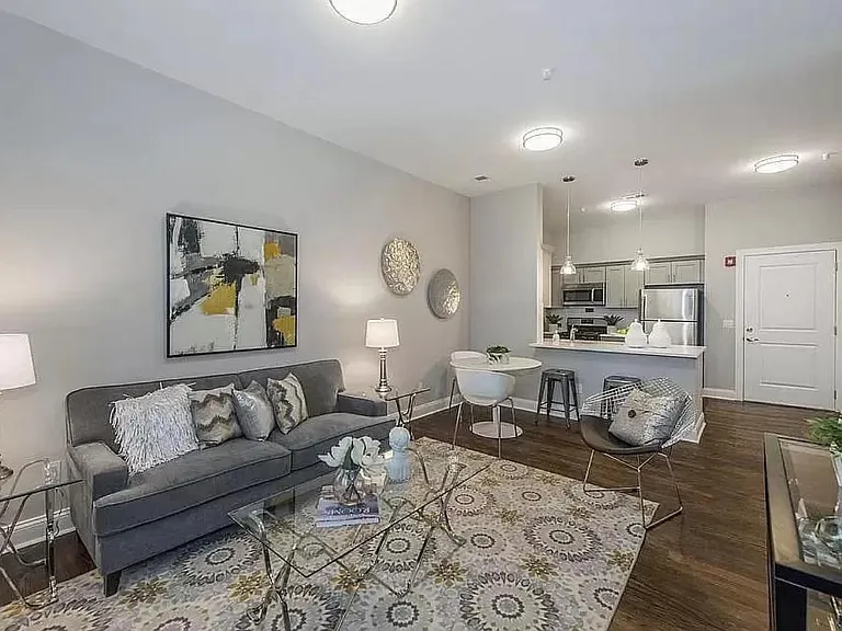 743 Park Ave #301 — Photo 2